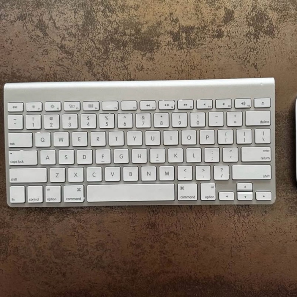 Apple Magic Keyboard and Mouse ( Wireless)